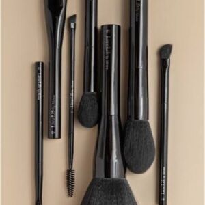 Elegant Black Makeup Brush Set